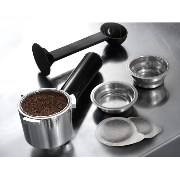 Delonghi Dedica Style Manuell espressomaskin och cappuccinomaskin EC685.BK svart