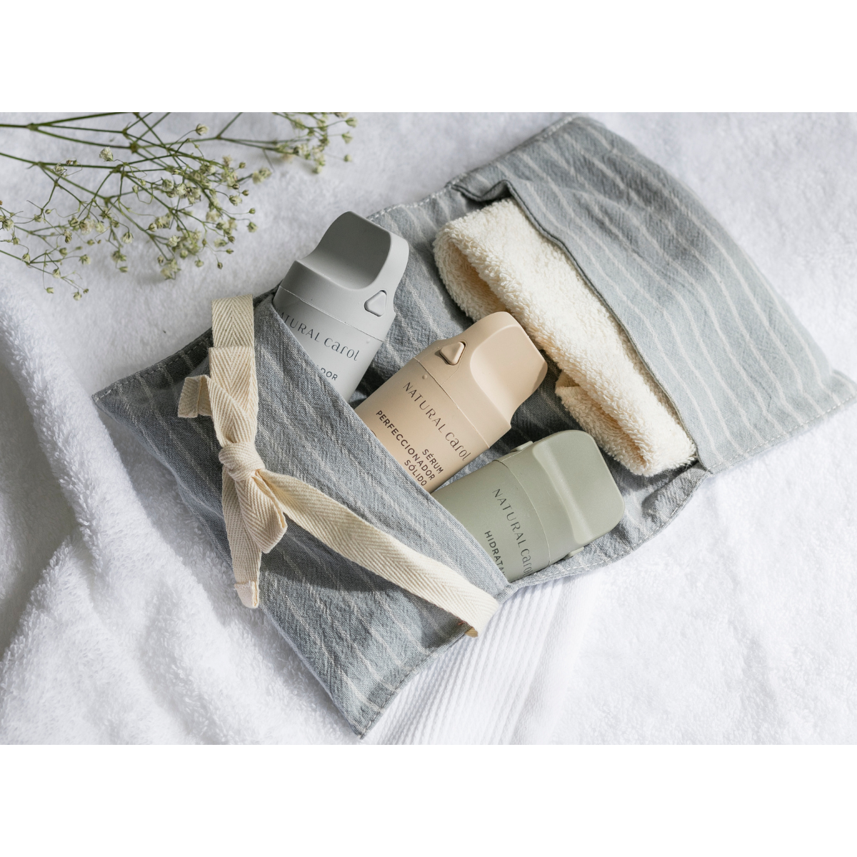 Trousse de toilette avec 3 sticks de soin du visage Natural Carol